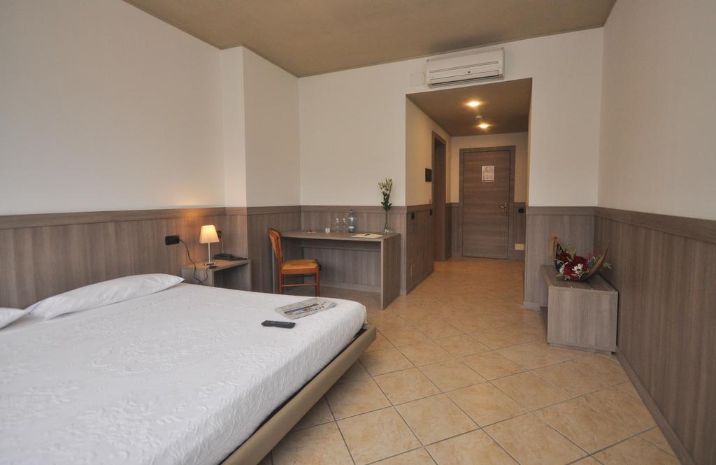 Albergo Sole Mariano Comense Exterior photo